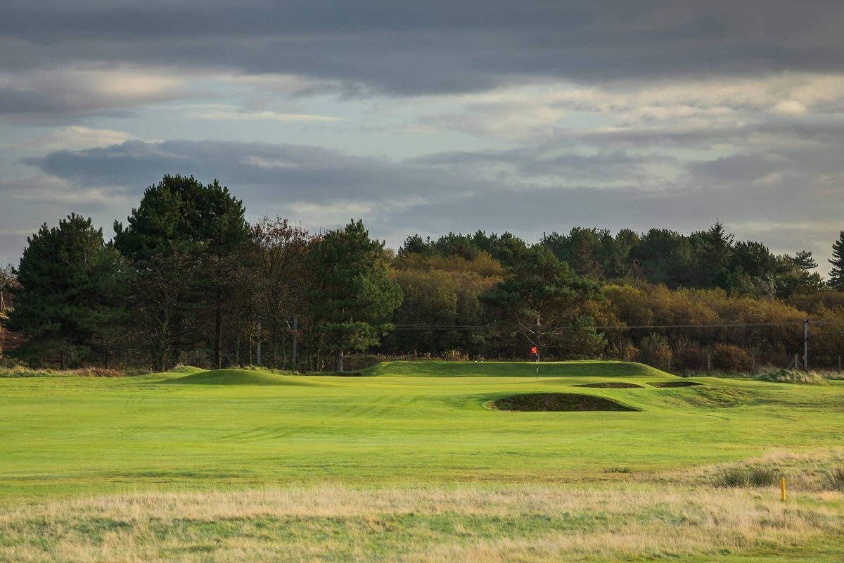 Portland Course - Hole 1: Danderin' Inn - Royal Troon Golf Club